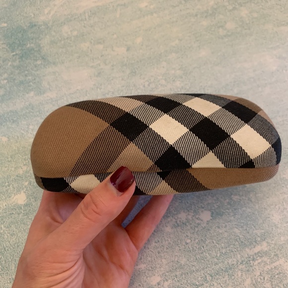 Burberry Accessories - 3 for 20$ 🤩🤩Burberry Sunglasses Case